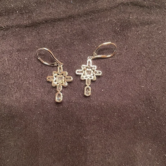 Elegant Silver Cross Earrings. Rhodium plated silver and man made diamonds - Picture 2 of 3